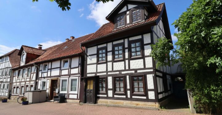 Historisches Fachwerkhaus mit separater Einliegerwohnung, 31832 Springe, Einfamilienhaus