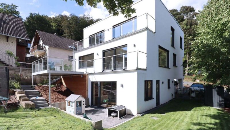 Architektenhaus direkt am Waldrand: Neubau aus 2022 mit vielen Raffinessen, 31832 Springe, Villa