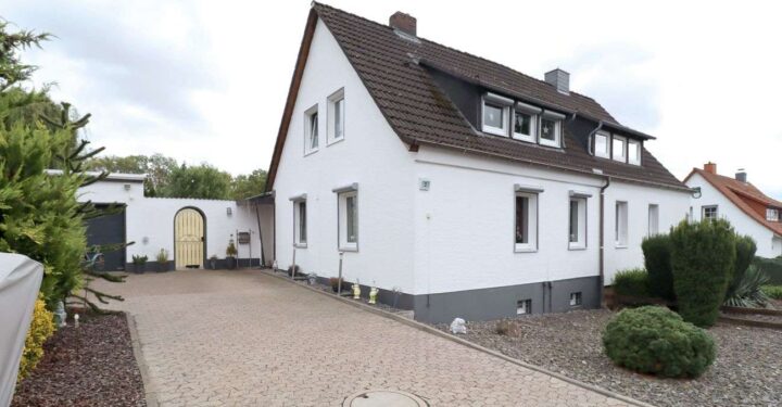 Modernisierte Doppelhaushälfte mit Pool in der Kernstadt Bad Münder, 31848 Bad Münder am Deister, Doppelhaushälfte