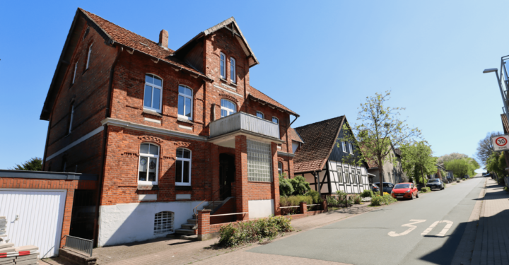 Handwerkerhaus mit viel Potenzial – Großzügiges Zweifamilienhaus zum Verwirklichen, 31848 Bad Münder am Deister, Zweifamilienhaus