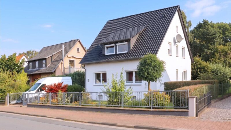 Modernisiertes Einfamilienhaus mit Einliegerwohnung in Springe OT Altenhagen I, 31832 Springe, Einfamilienhaus